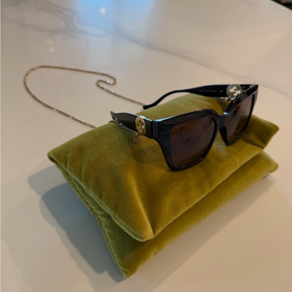 Gucci Sunglasses with removable chain